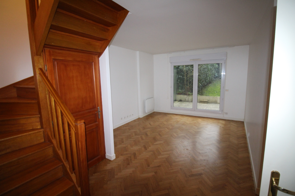 Location : Appartement DUPLEX F4  QUARTIER DES 4 CHEMINS