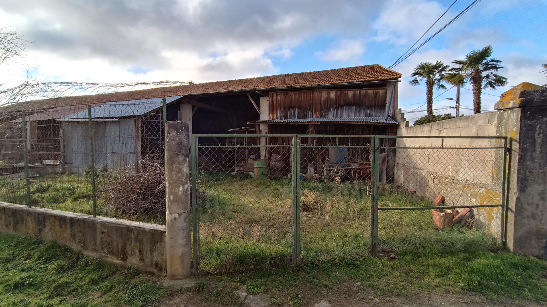 Grange avec petit jardin