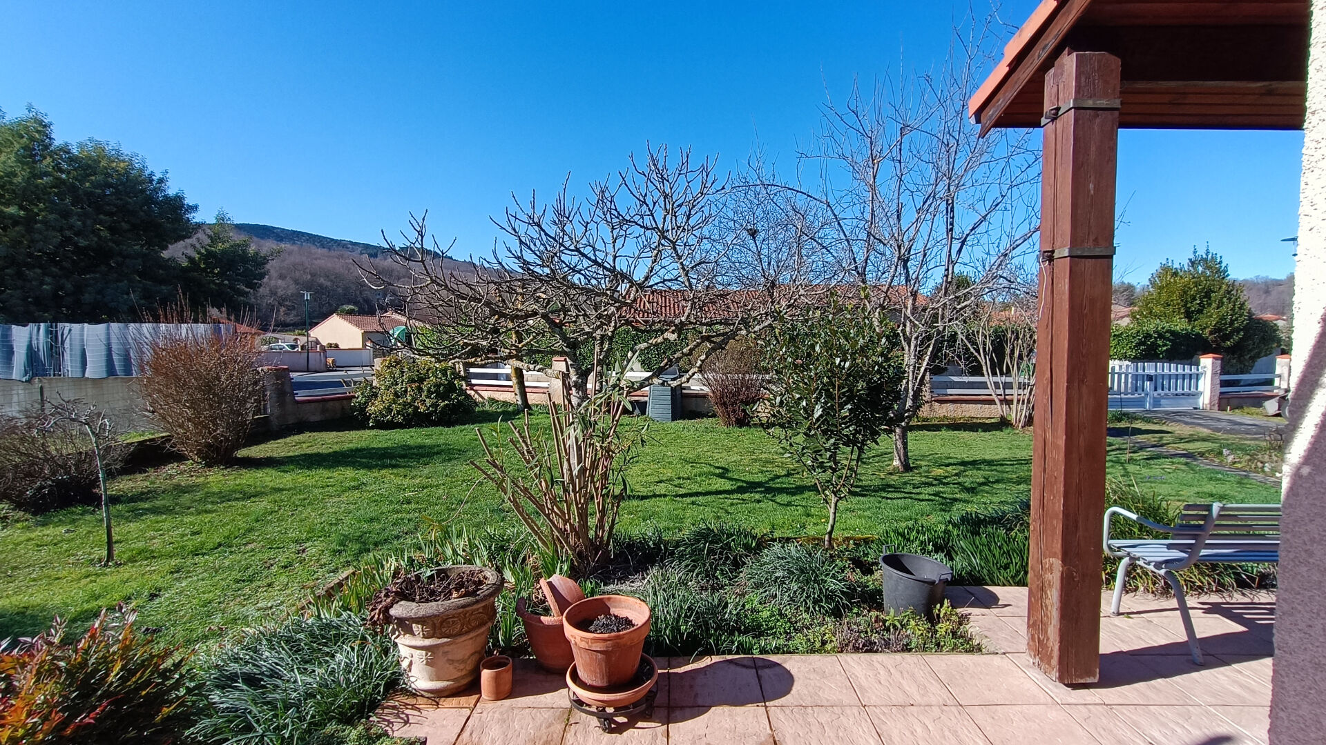 Villa plain-pied avec jardin