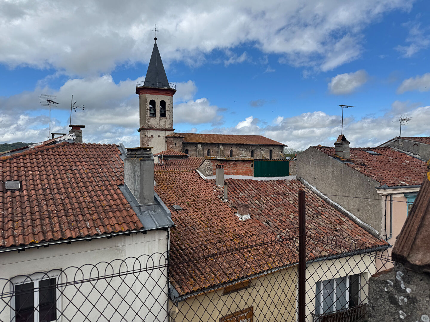IMMEUBLE avec local comercial au centre de Varilhes