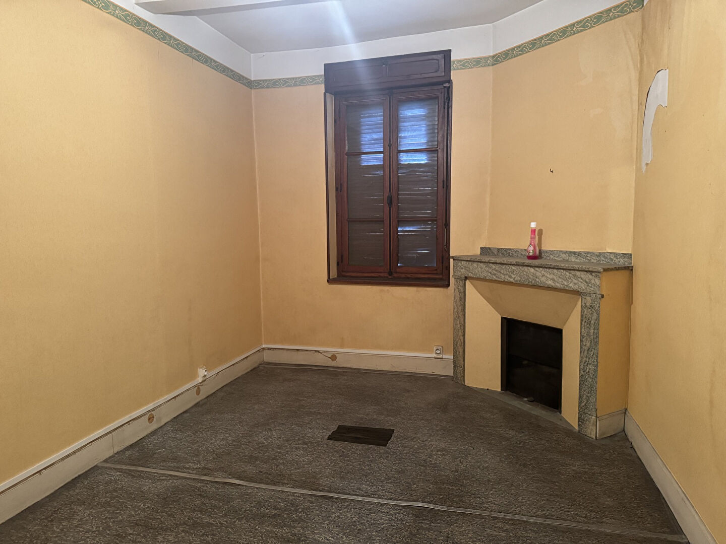 IMMEUBLE avec local comercial au centre de Varilhes