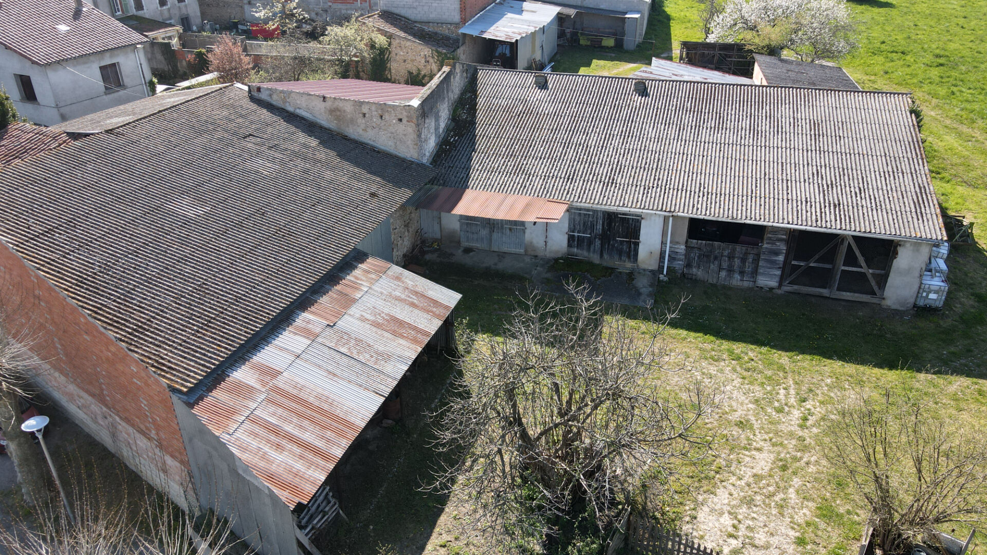 Maison avec 645 m² de dépendances