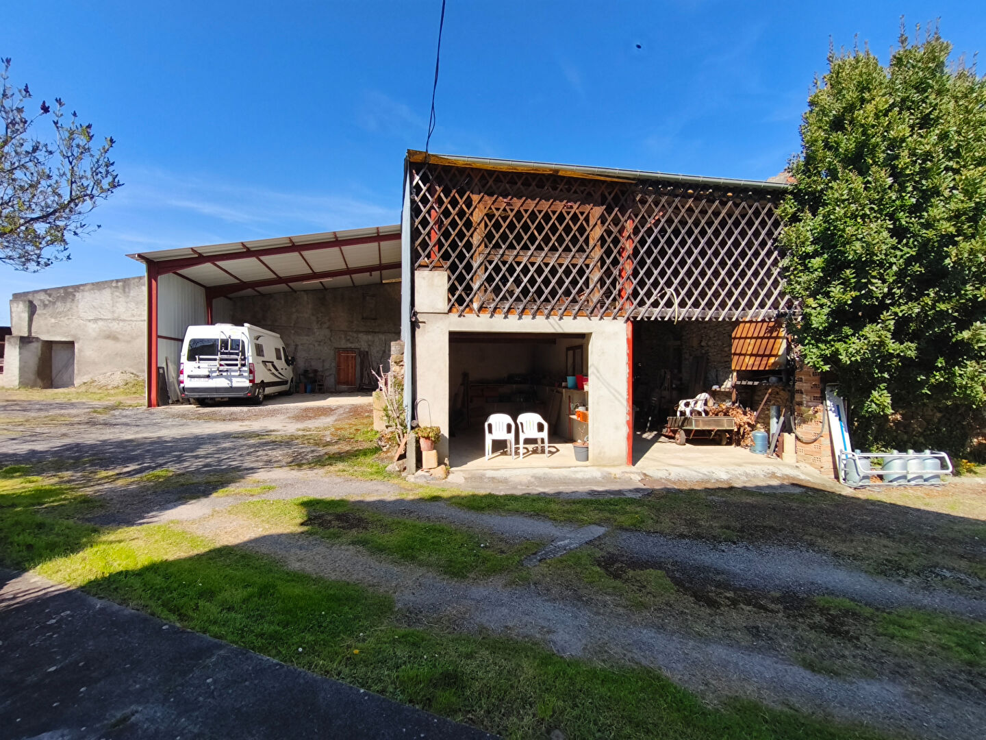 Maison avec 645 m² de dépendances