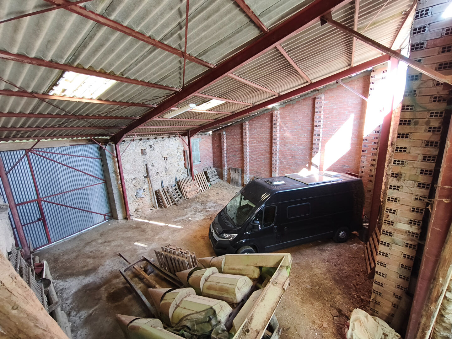 Maison avec 645 m² de dépendances