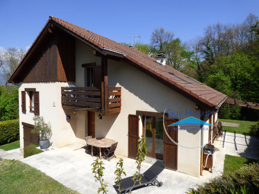 Maison lumineuse avec terrain et double garage