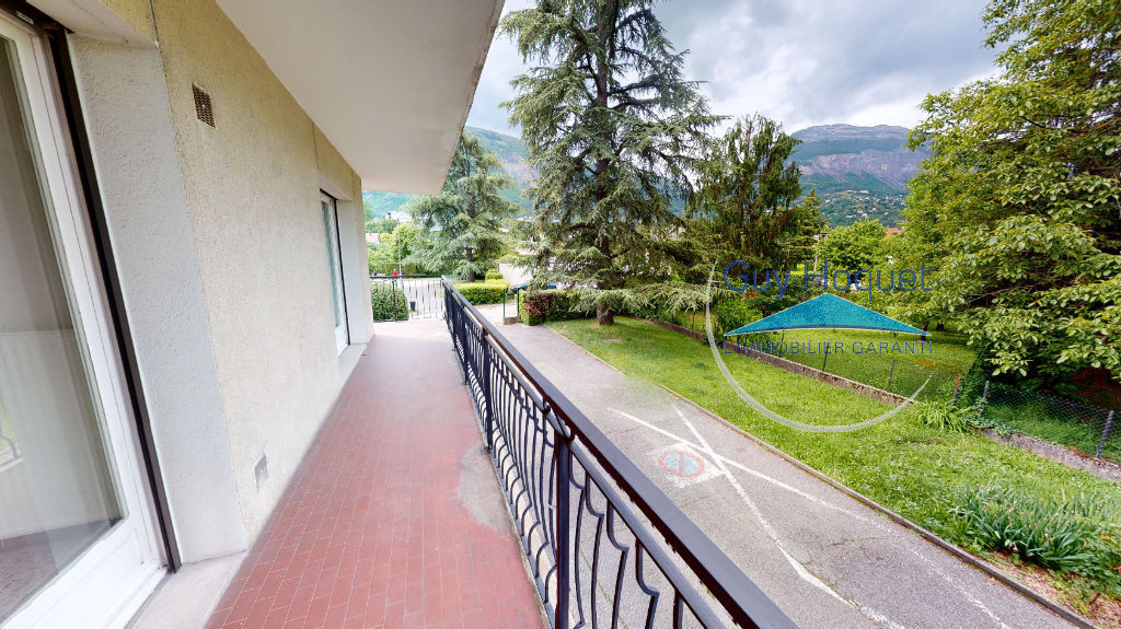 GRAND T3 AVEC 18m2 TERRASSE