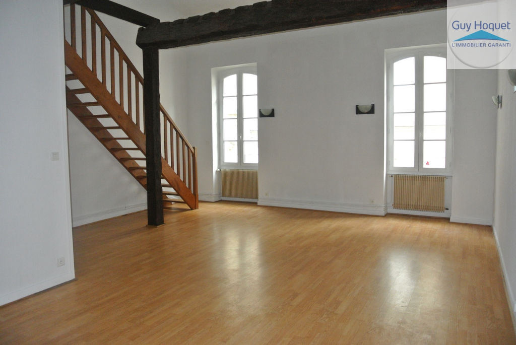 APPARTEMENT DE TYPE 2 EN DUPLEX EN HYPER CENTRE Guy APPARTEMENT DE TYPE 2 EN DUPLEX EN HYPER CENTRE Guy