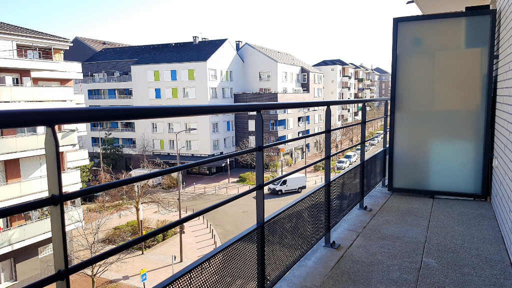 Beau studio avec BALCON