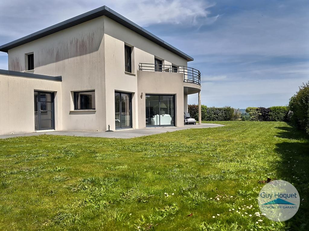 A louer Maison T8 secteur  Le Douvez à GUIPAVAS