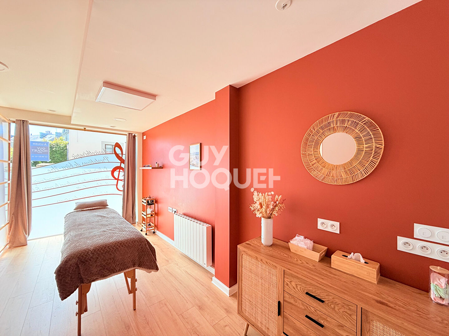 A LOUER - Local commercial - Centre-ville de SAINT-RENAN