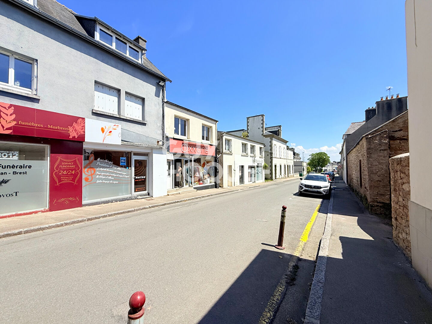 A LOUER - Local commercial - Centre-ville de SAINT-RENAN