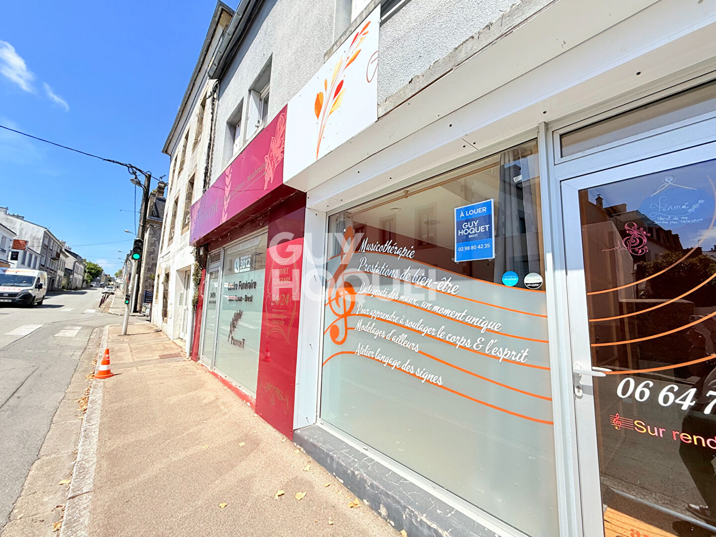 A LOUER - Local commercial - Centre-ville de SAINT-RENAN