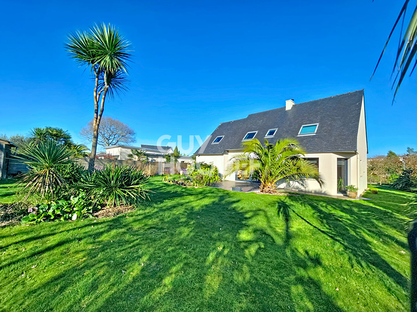 Maison moderne T7 - Quartier résidentiel à LANDIVISIAU