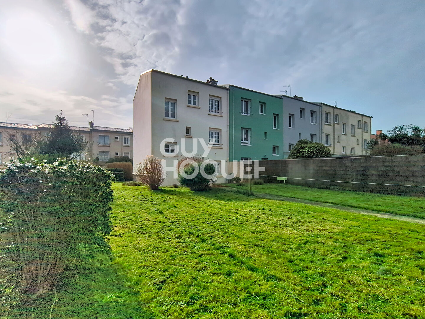 Maison édifiée sur garage - Secteur Saint -Luc.