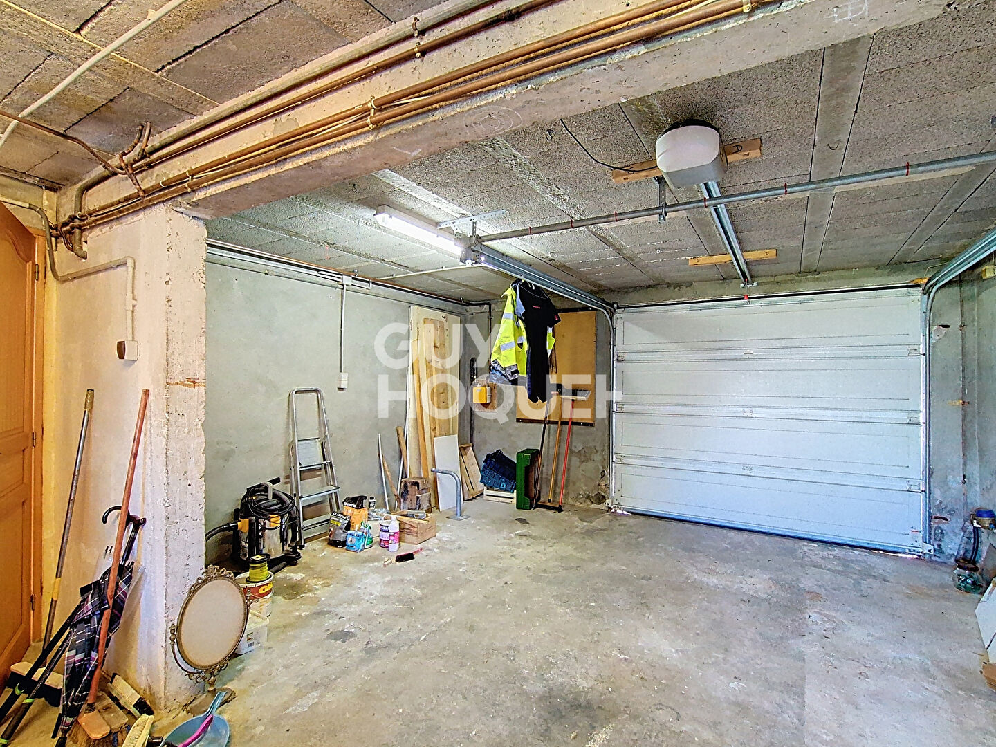 Maison édifiée sur garage - Secteur Saint -Luc.