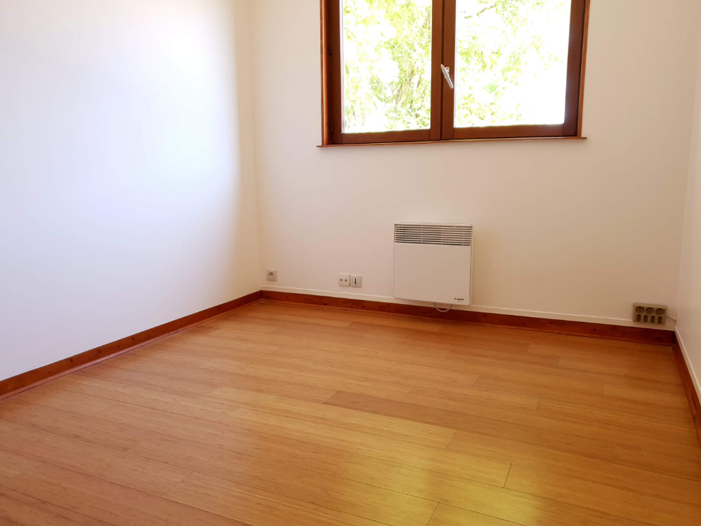 Maison 2 pièces, rénovée, en impasse, proche Viotte