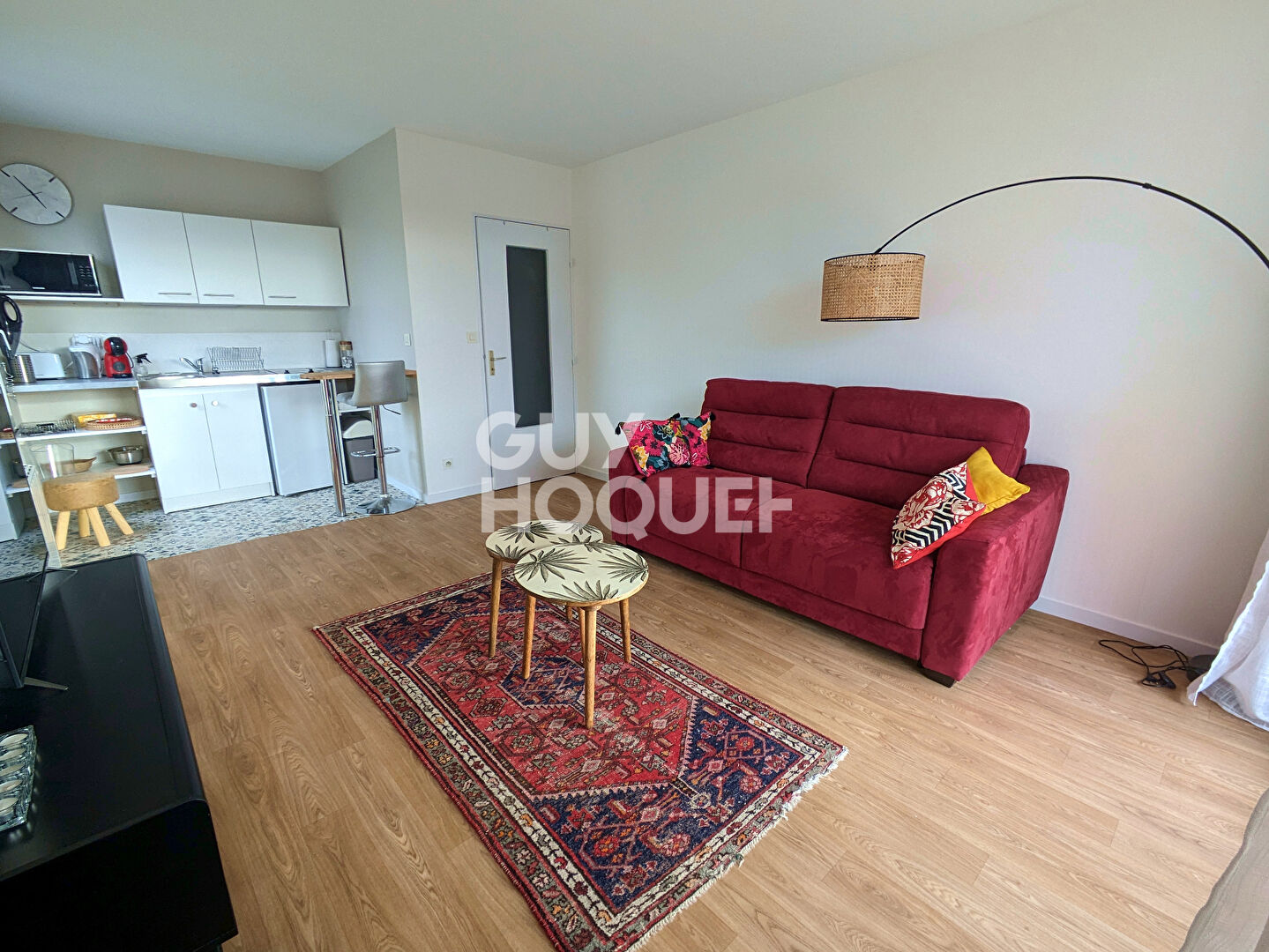 Appartement meublé avec balcon et vue dégagée - Place Flore - idéal investisseur