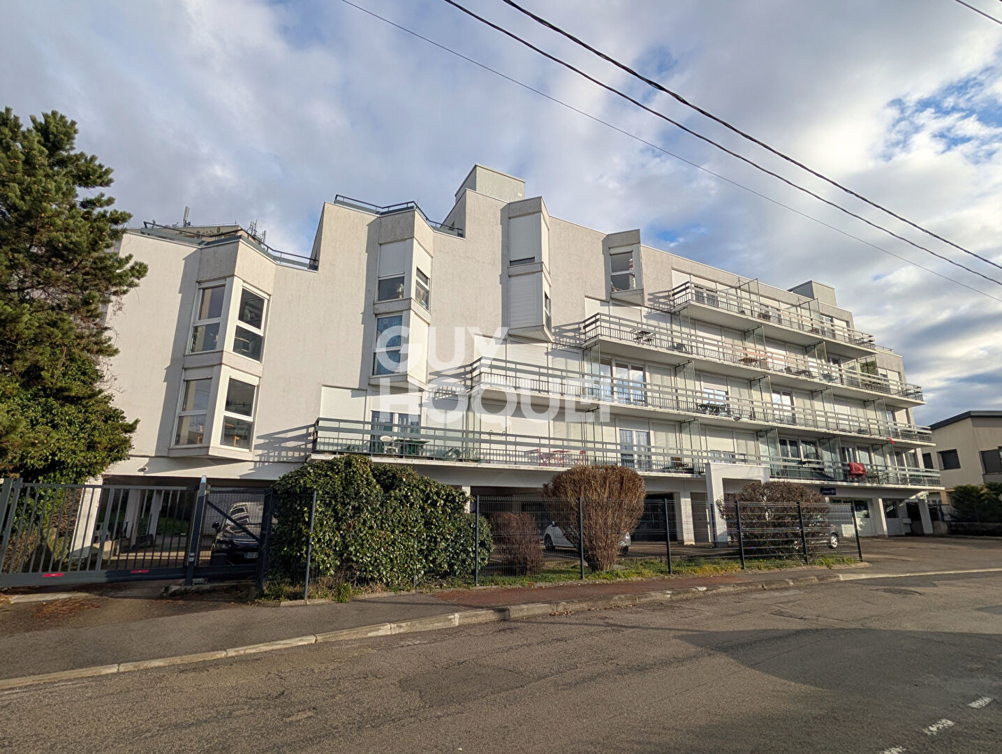 Studio lumineux avec garage