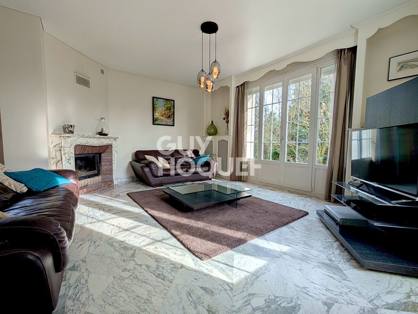 Maison Ecole Valentin, 6 chambres, terrain 26 ares