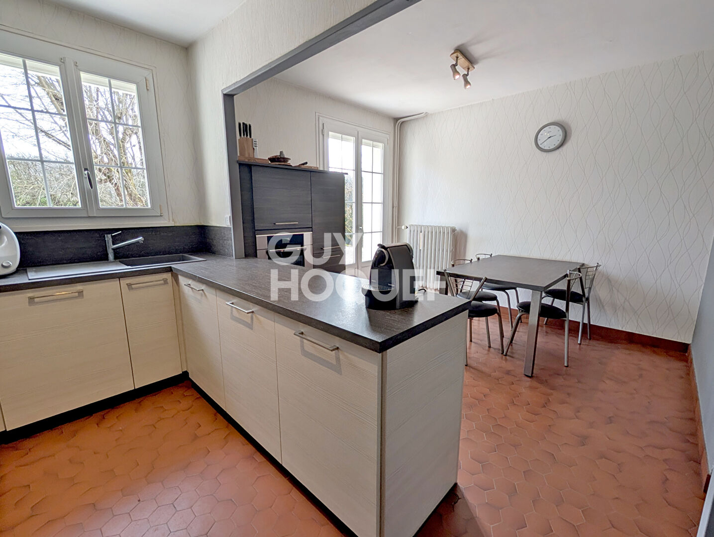 Maison Ecole Valentin, 6 chambres, terrain 26 ares