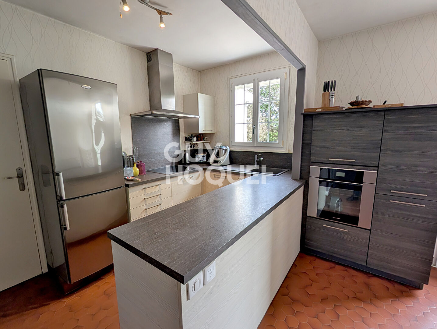 Maison Ecole Valentin, 6 chambres, terrain 26 ares