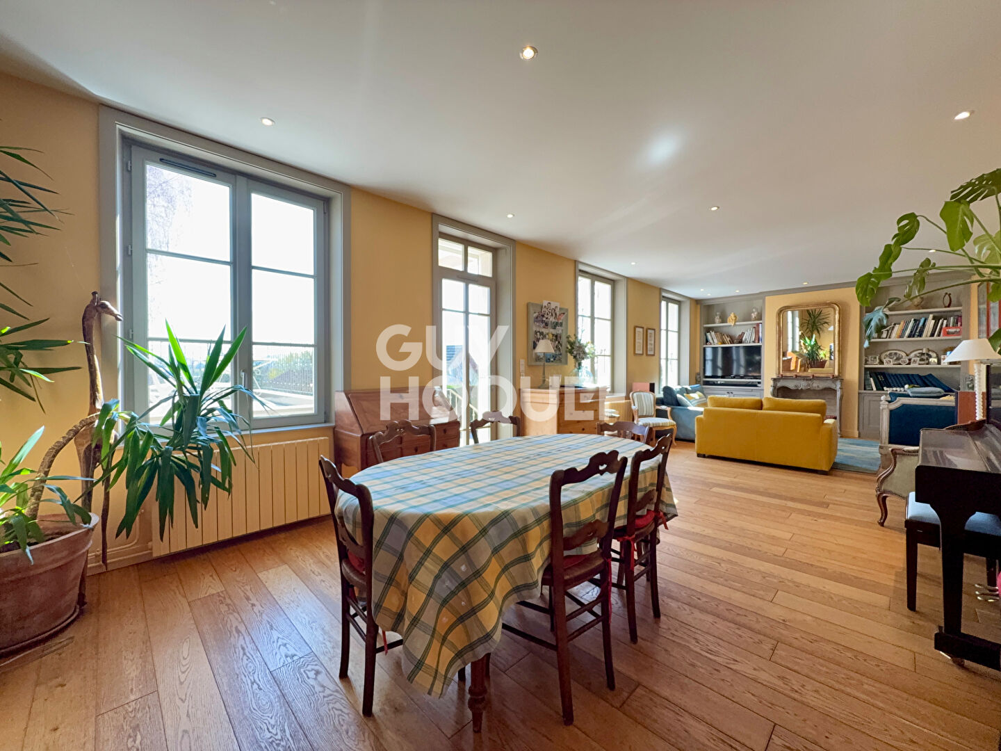 Propriété de charme avec piscine et jardin arboré - Montboucons