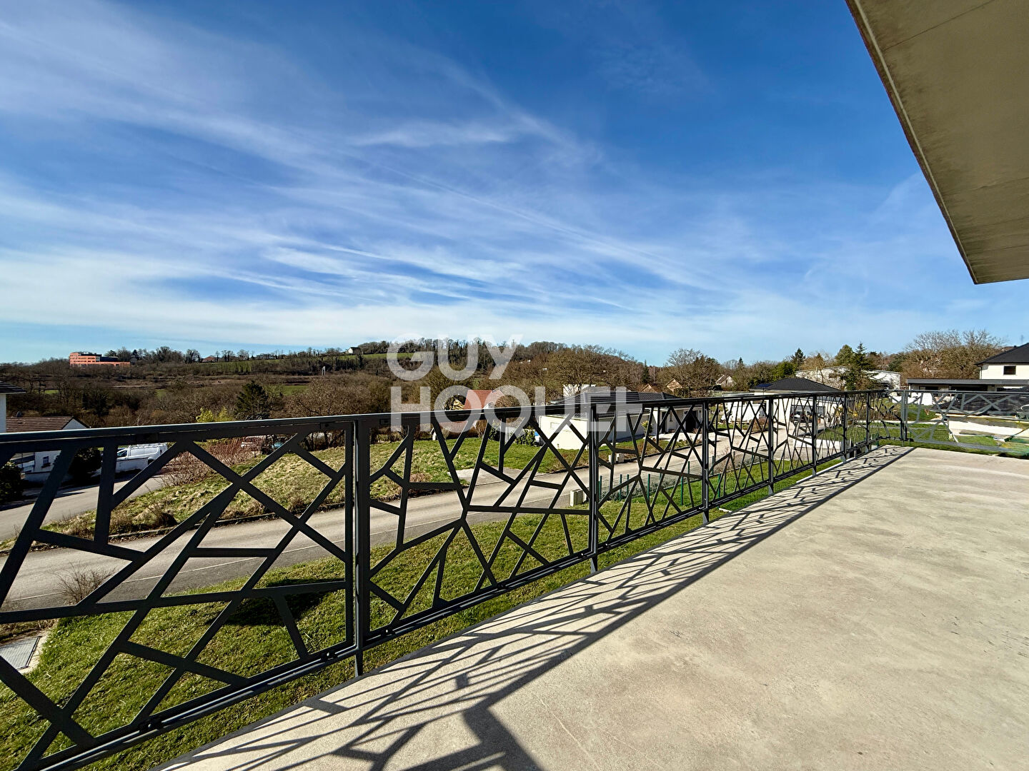 Maison familiale contemporaine avec vue dégagée