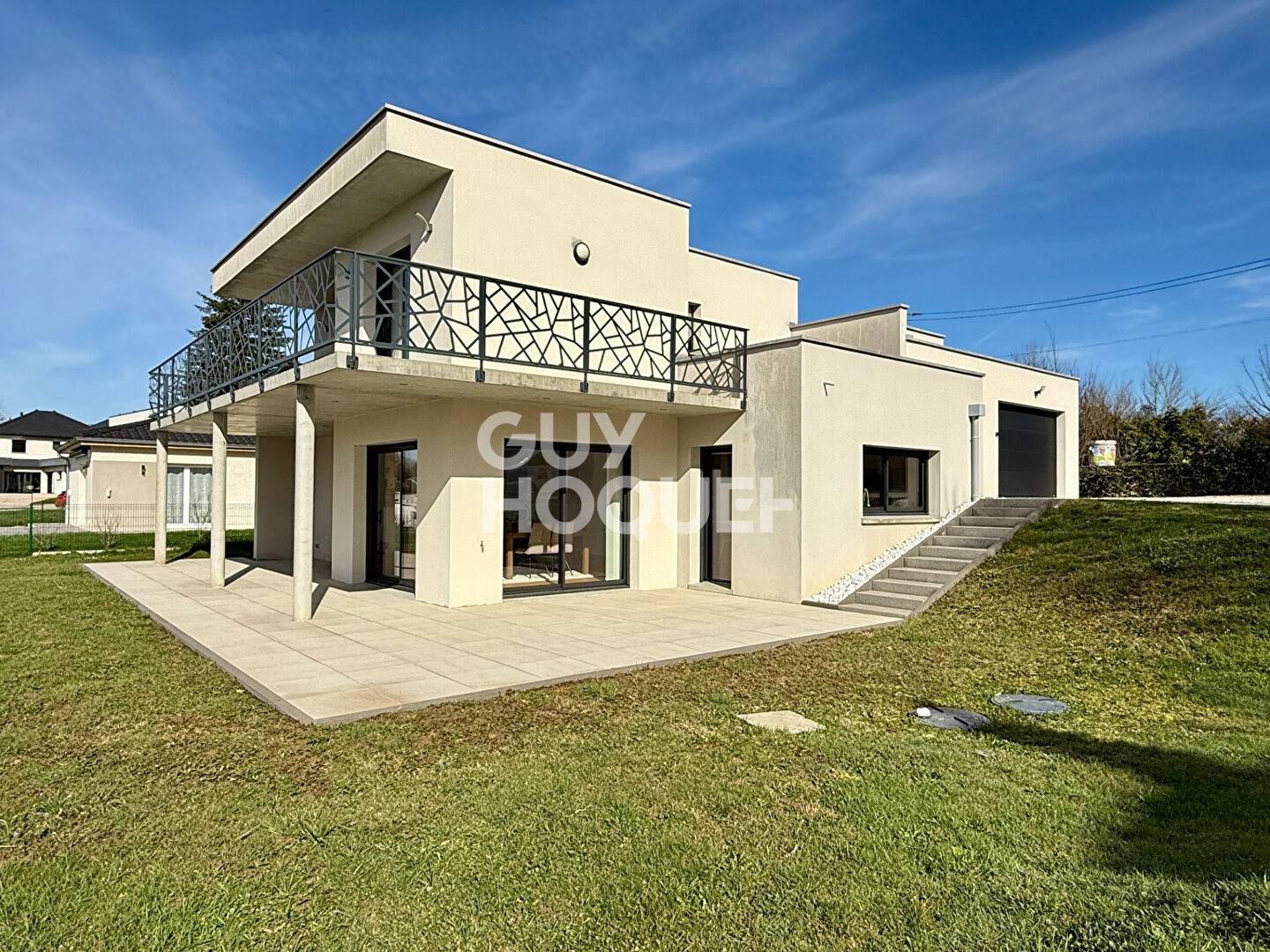 Maison familiale contemporaine avec vue dégagée