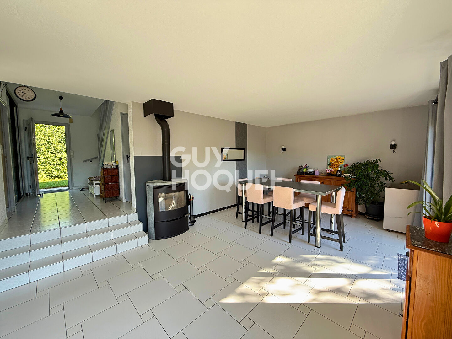 Maison lumineuse 131 m² avec piscine couverte à 5 min de Besançon