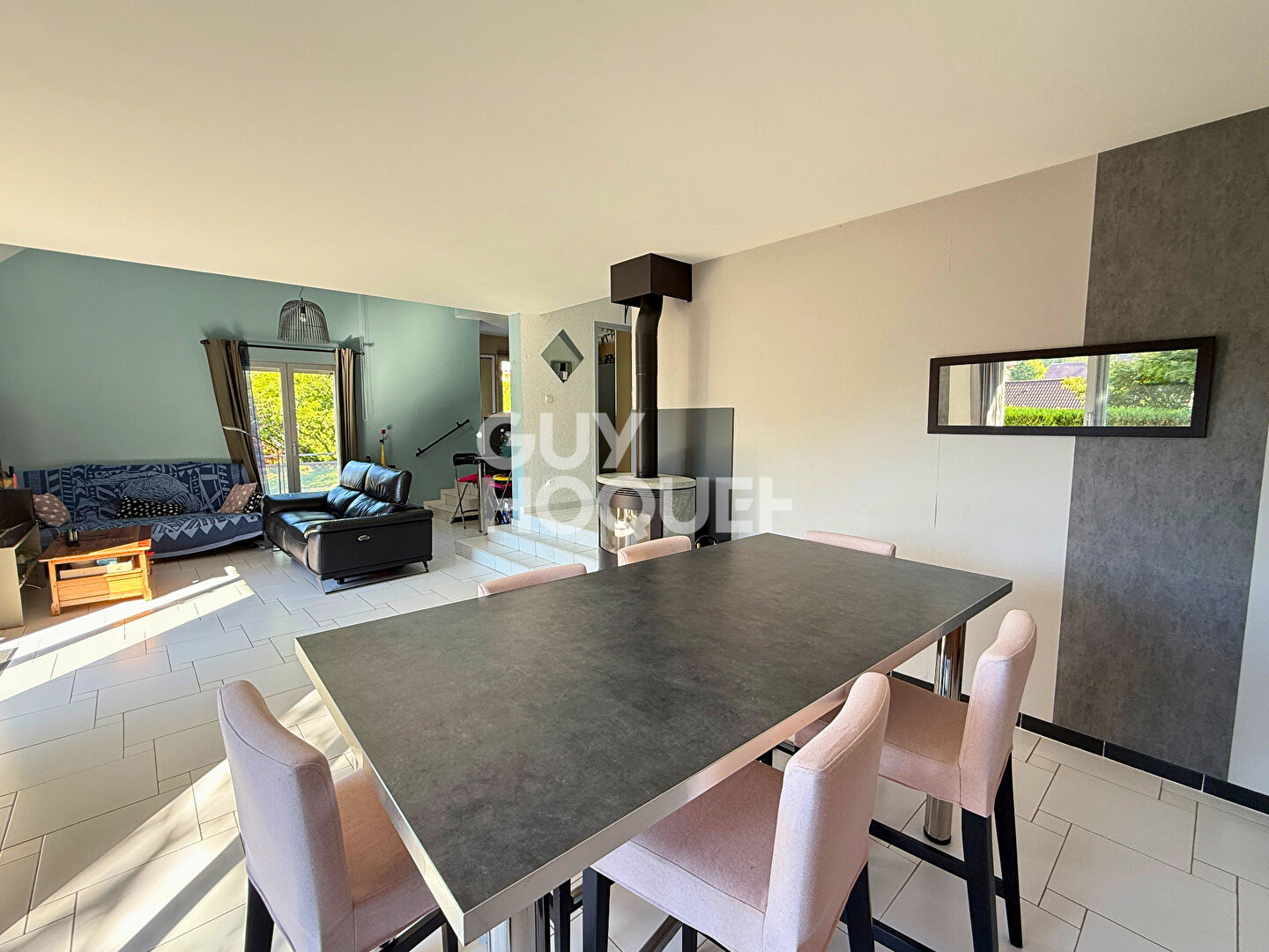 Maison lumineuse 131 m² avec piscine couverte à 5 min de Besançon