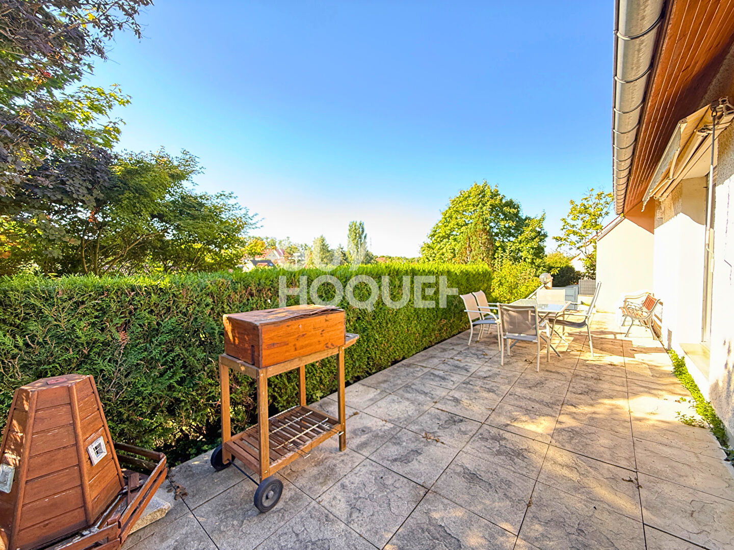 Maison lumineuse 131 m² avec piscine couverte à 5 min de Besançon