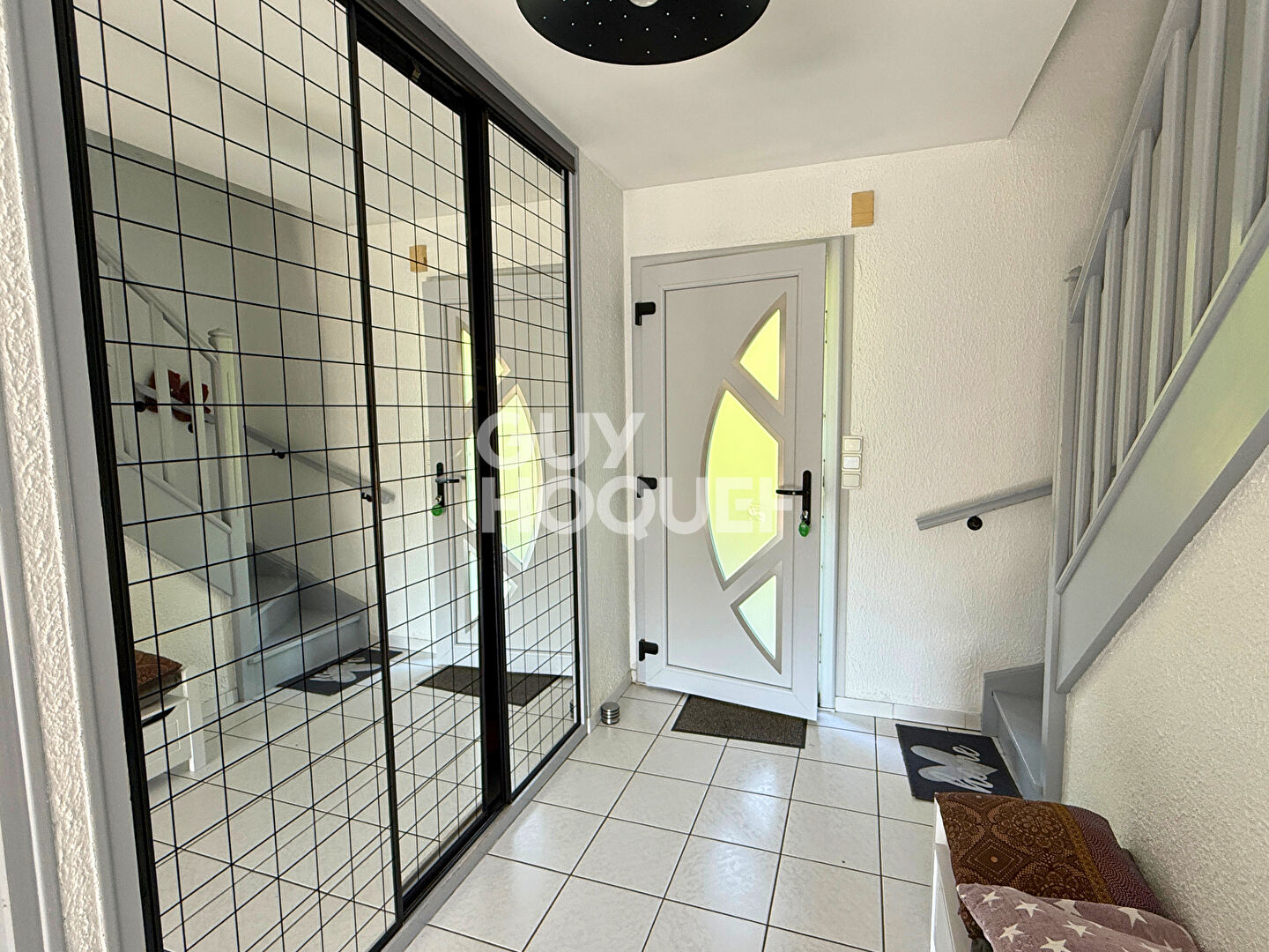 Maison lumineuse 131 m² avec piscine couverte à 5 min de Besançon