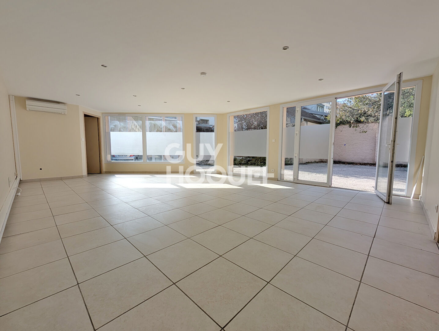 Local commercial Besancon