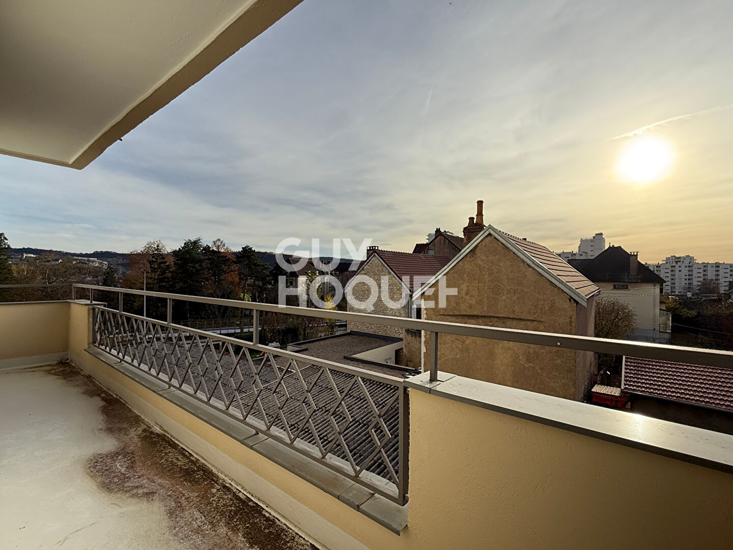 Appartement lumineux quartier Montjoux