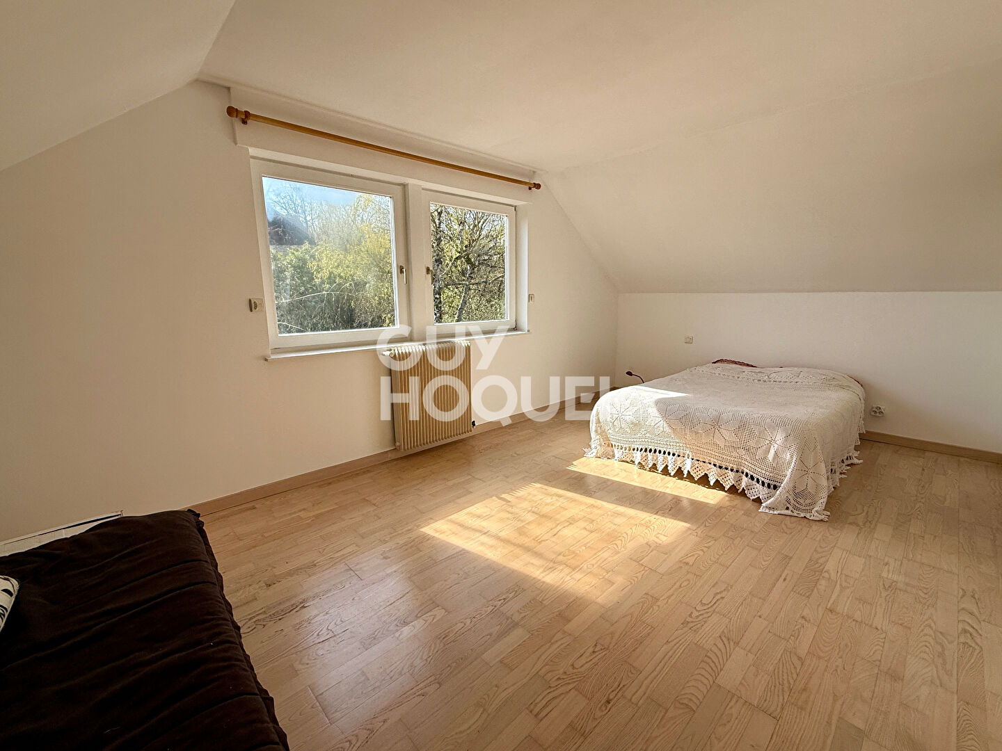 Vue dégagée pour cette belle maison avec piscine à Thise