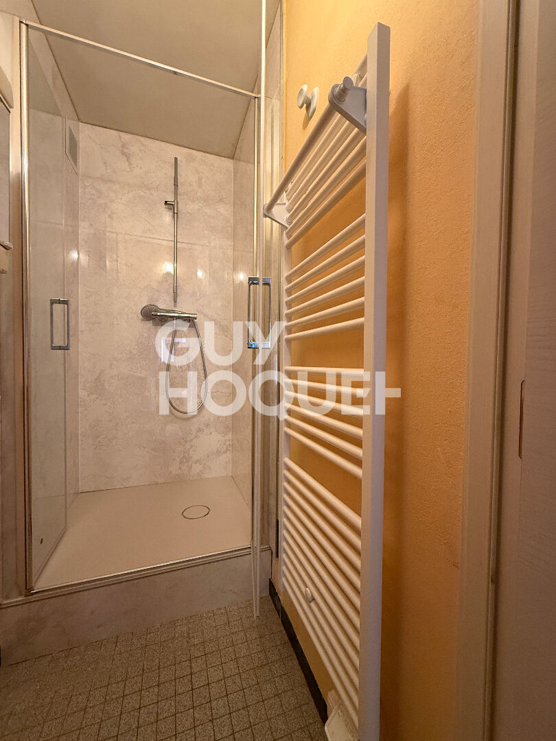 Quartier Saint Claude, appartement familial 4 chambres, 95 m² traversant