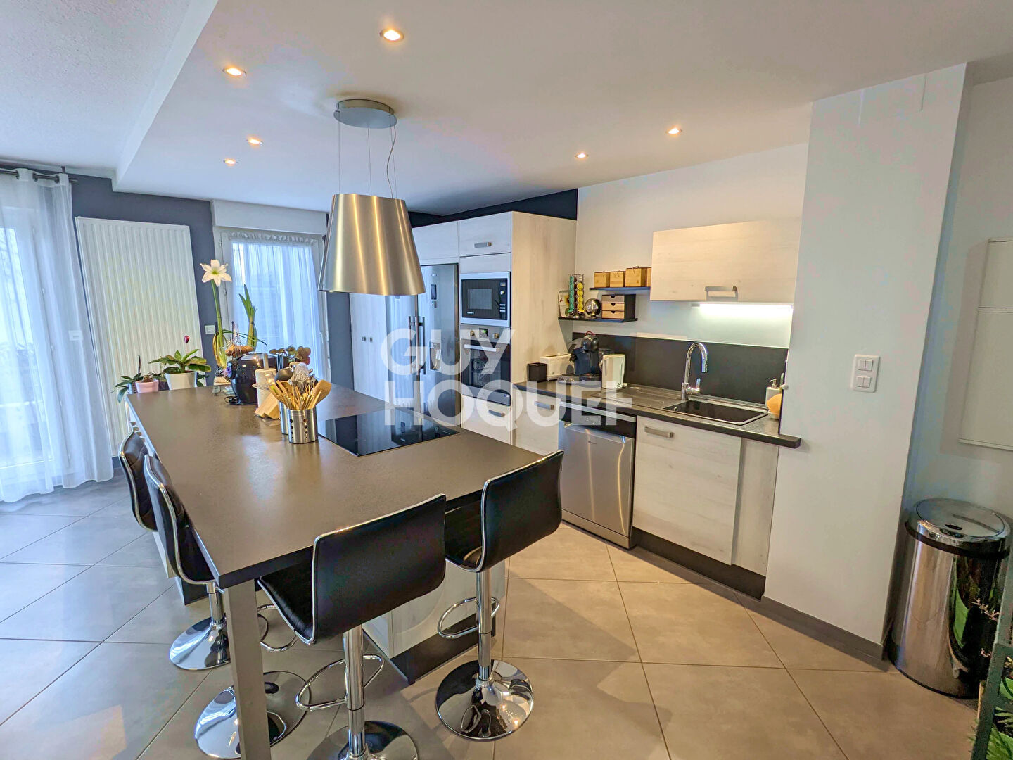 Superbe appartement rénové de 100 m² - Dernier étage avec balcon et garage - Saint-Claude