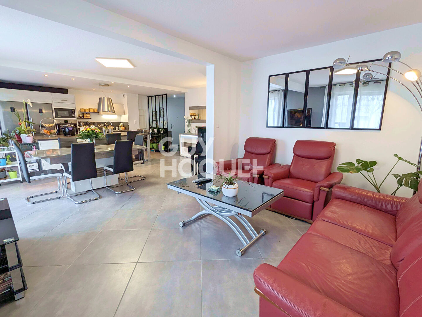 Superbe appartement rénové de 100 m² - Dernier étage avec balcon et garage - Saint-Claude