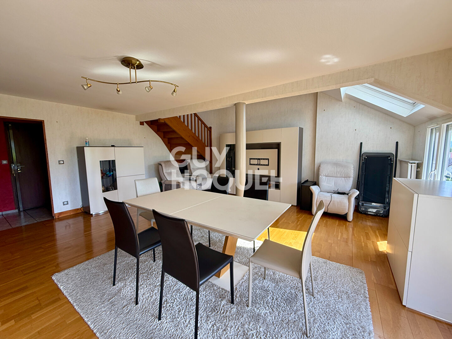 Dernier étage avec vue dégagée pour cet appartement familial