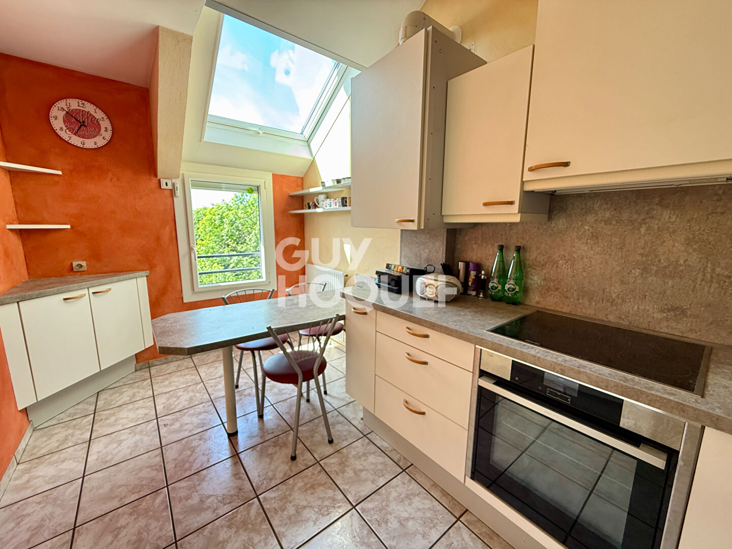 Dernier étage avec vue dégagée pour cet appartement familial