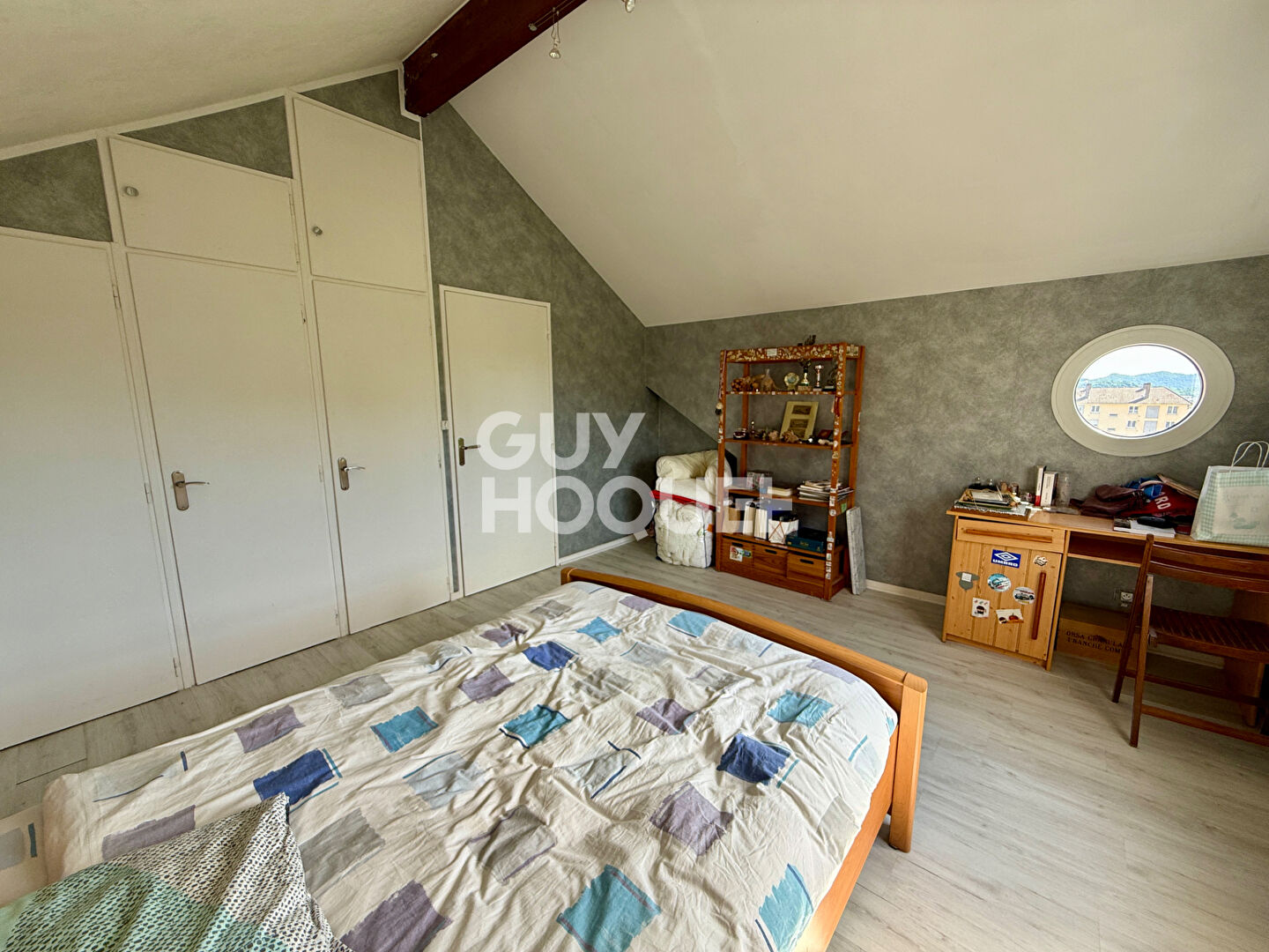 Dernier étage avec vue dégagée pour cet appartement familial