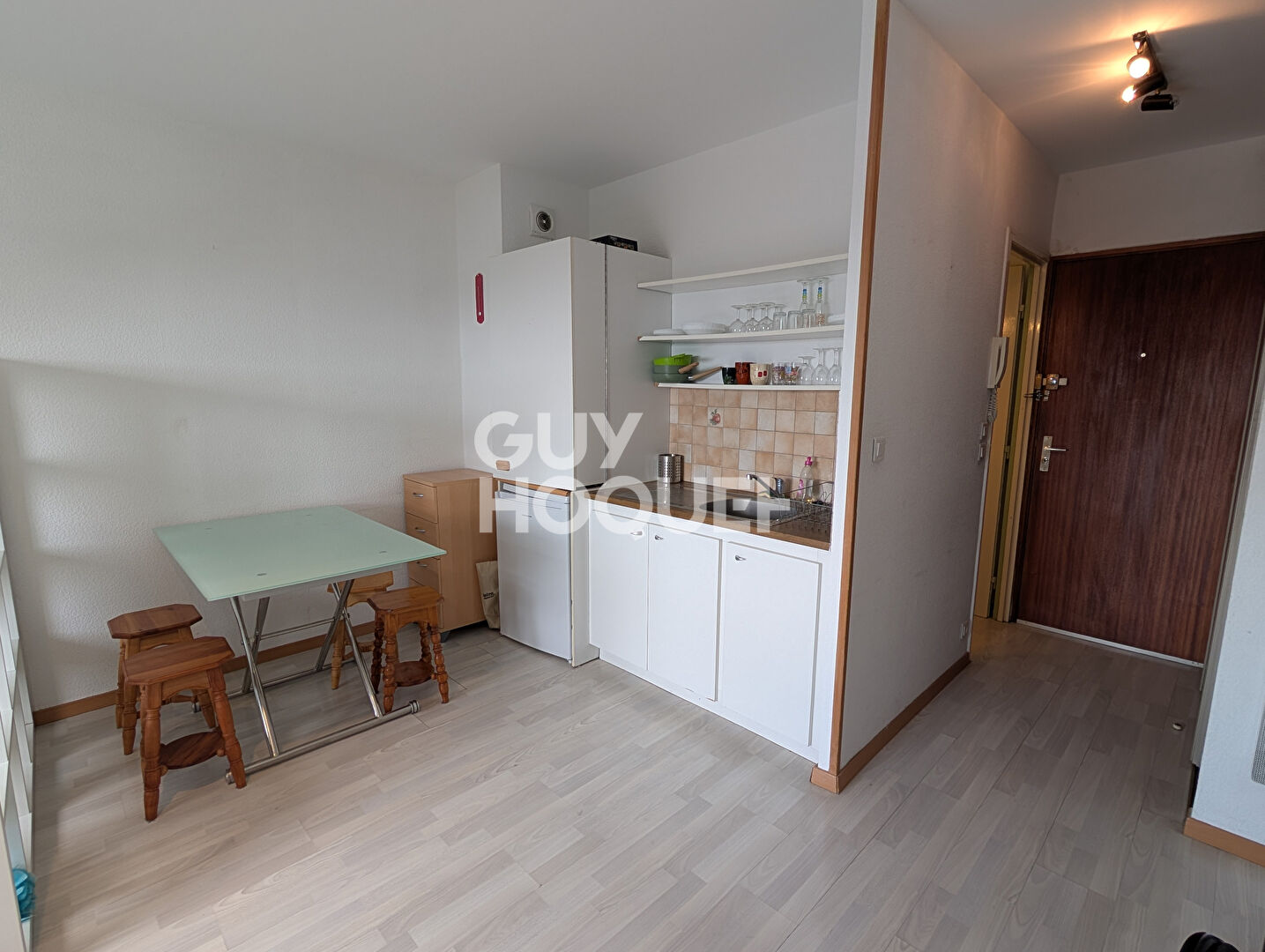 Studio meublé 25 m², garage box