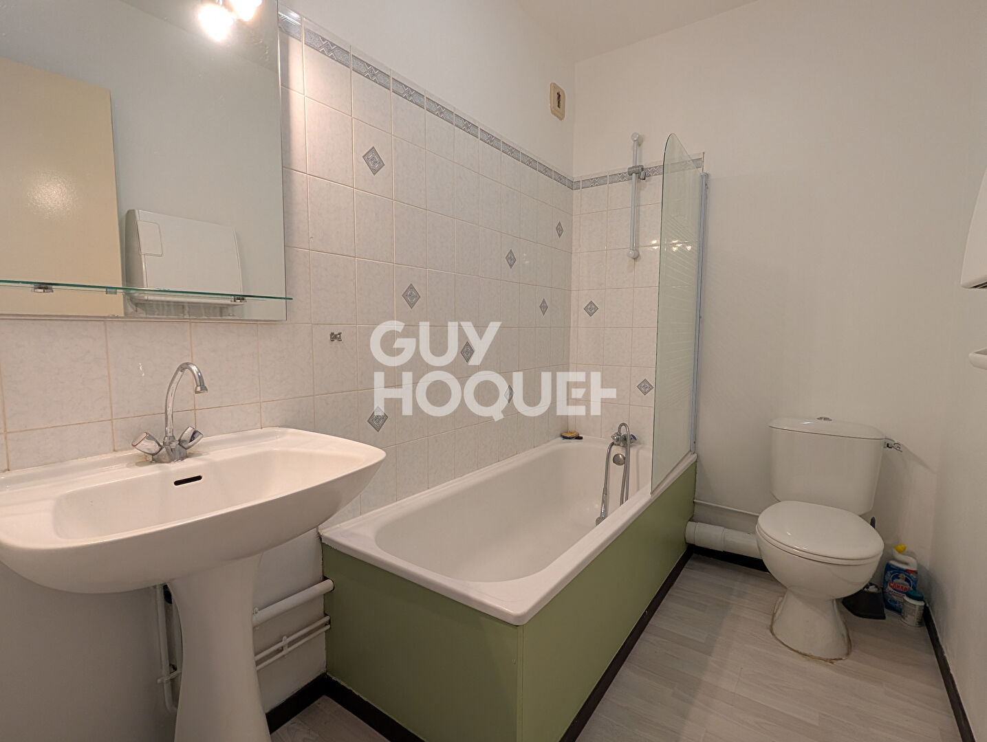 Studio meublé 25 m², garage box