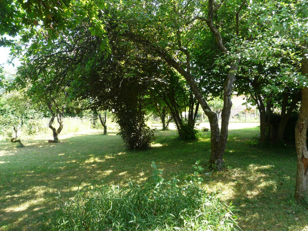 LIBRE CONSTRUCTEUR, DANS AGRÉABLE LOTISSEMENT, PROCHE CENTRE TERRAIN VIABILISE...