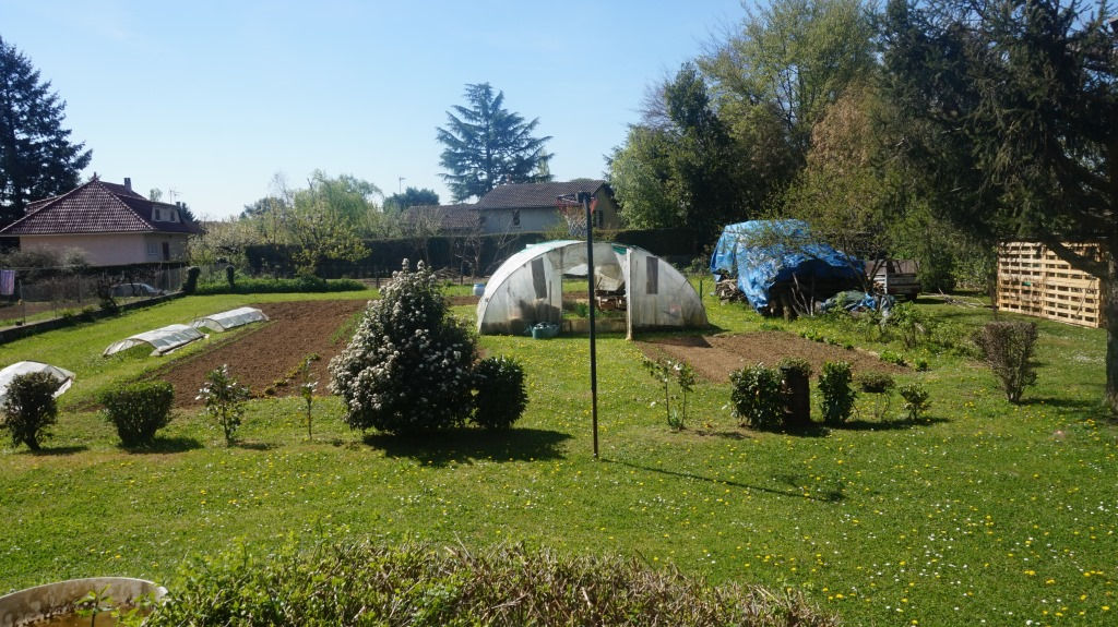 Sathonay Village, Proche centre