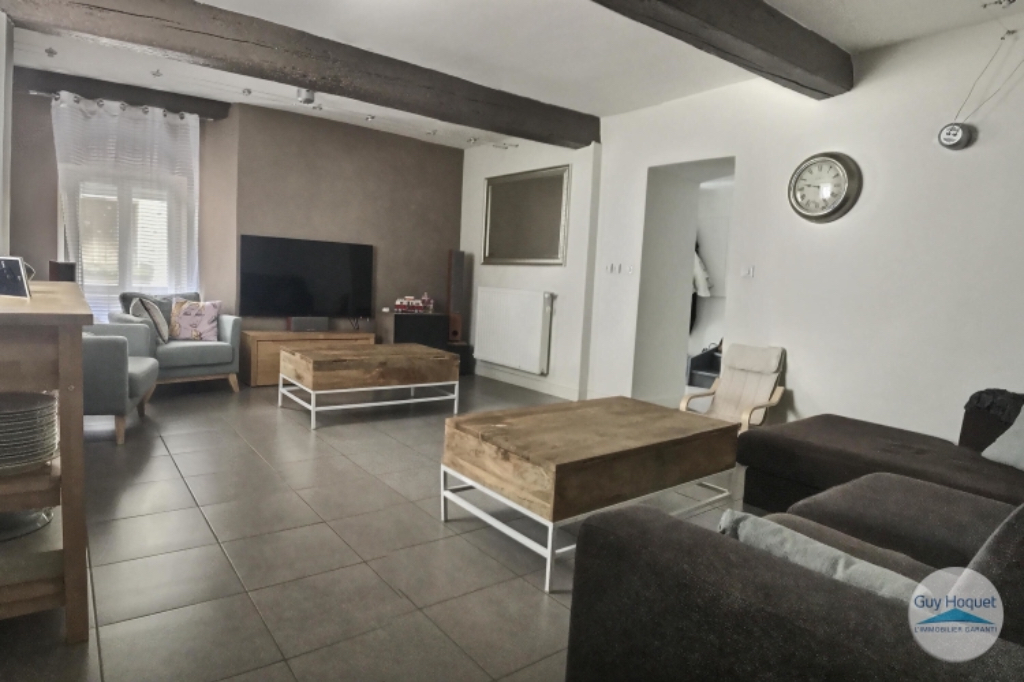 PROXIMITE ECOLE, MAISON DE VILLAGE EN BON ETAT...