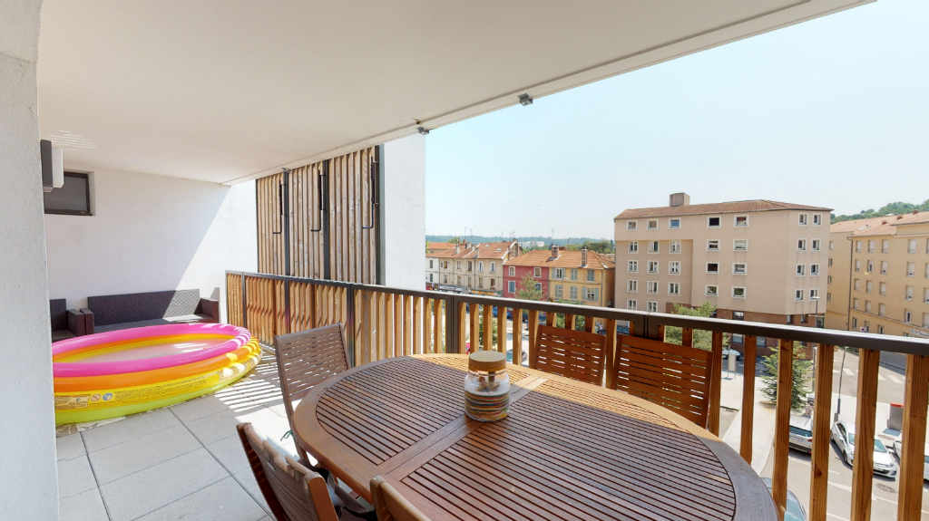 AU COEUR DE FONTAINES SUR SAÔNE, APPARTEMENT T4 AVEC TERRASSE ET 2 GARAGES...