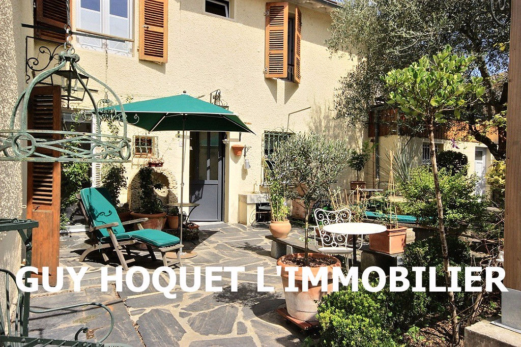 Maison 5 pièces d'une surface habitable de 162 m² à vendre à GELOS (64110).