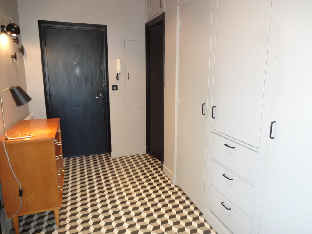 LYON 4 - BD DE LA CROIX-ROUSSE - T2 MEUBLE