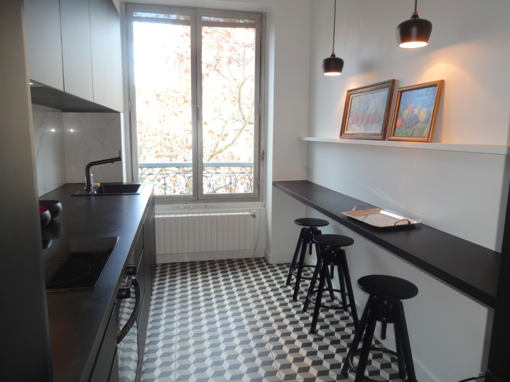 LYON 4 - BD DE LA CROIX-ROUSSE - T2 MEUBLE